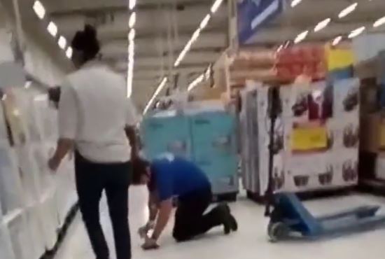 Vídeo mostra vendedor do Carrefour sendo humilhado por gerente enquanto