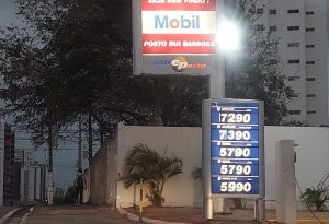 O preço da gasolina já ultrapassa os R$ 7,00 - Foto: Reprodução/Twitter