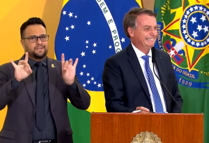 Bolsonaro em meio a discurso no lançamento do programa 'Comida no Prato' - Foto: Reprodução