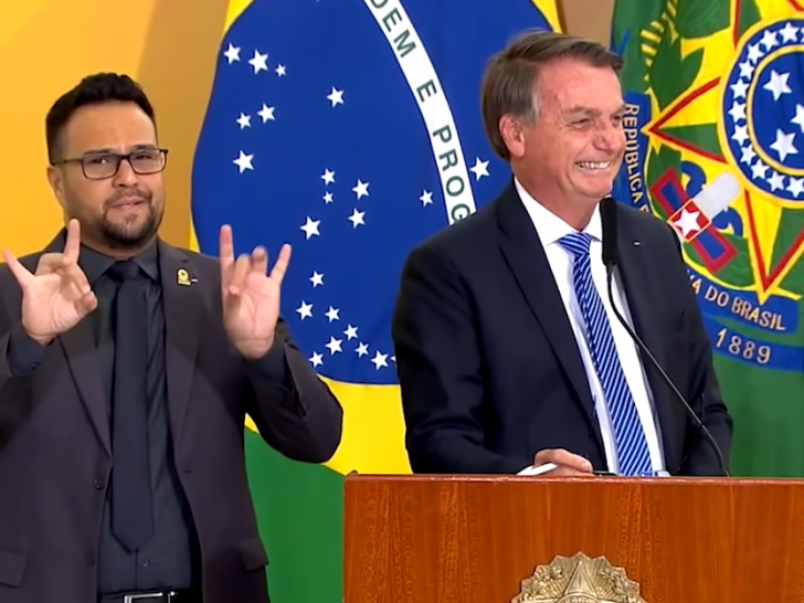 Bolsonaro em meio a discurso no lançamento do programa 'Comida no Prato' - Foto: Reprodução