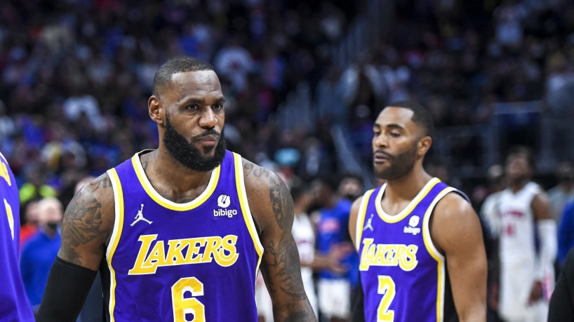 A agressão marcou o jogo que ficou tenso após a virada dos Lakers - Foto: Getty Images via AFP