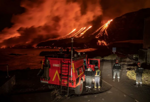 Imagem do vulcão Cumbre Vieja em erupção - Foto: Luismi Ortiz/UME/EPA