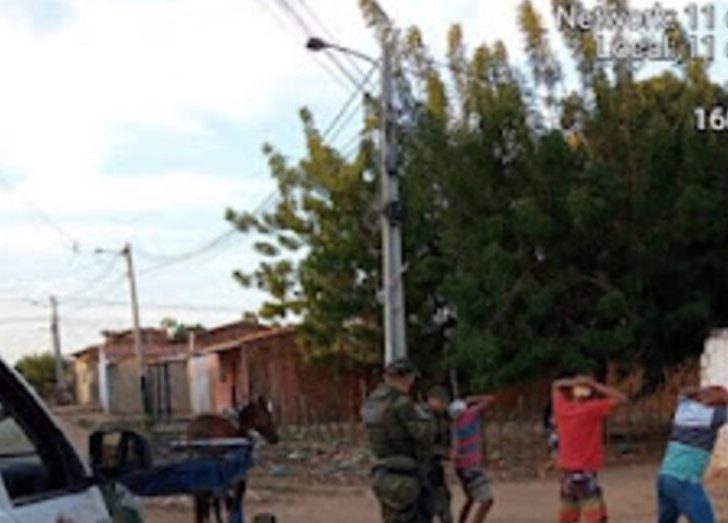 Armado e foragido: homens que estavam em carroça são presos pela polícia em Mossoró - Foto: Reprodução