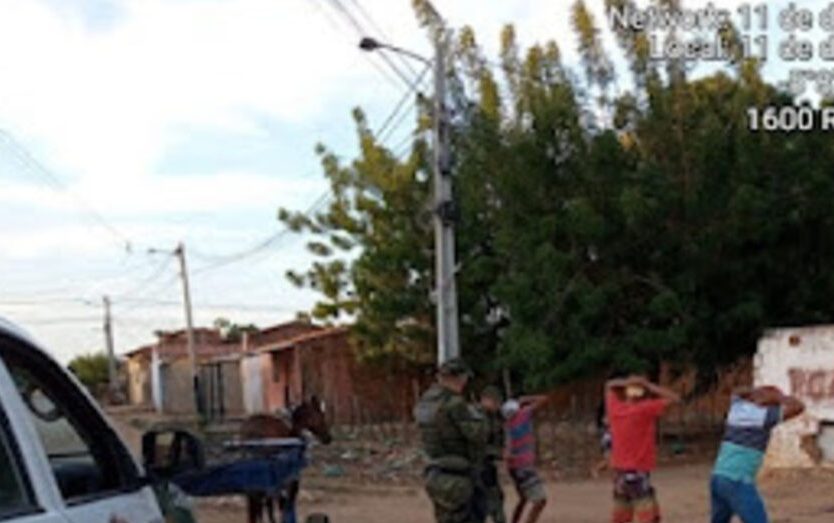 Armado e foragido: homens que estavam em carroça são presos pela polícia em Mossoró - Foto: Reprodução