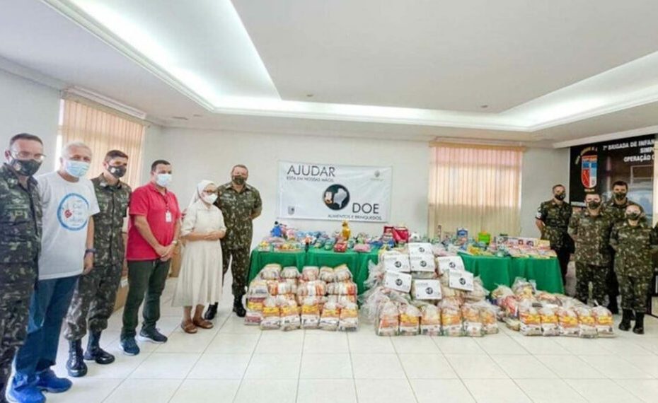 Doações do Exército para Campanha "Ajudar está em nossas mãos" - Foto: Elias Medeiros