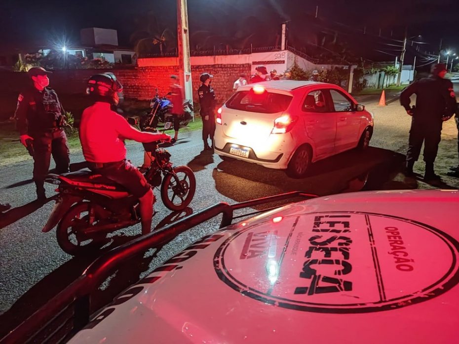 Polícia Militar montou blitz em Barra do Rio, no litoral Norte, Pirangi e Cotovelo, no litoral Sul. - Foto: Cedida/PM