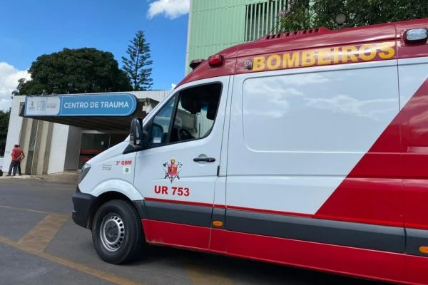 Funcionária tem mão prensada por máquina de pão em supermercado - Foto: CBMDF/Divulgação