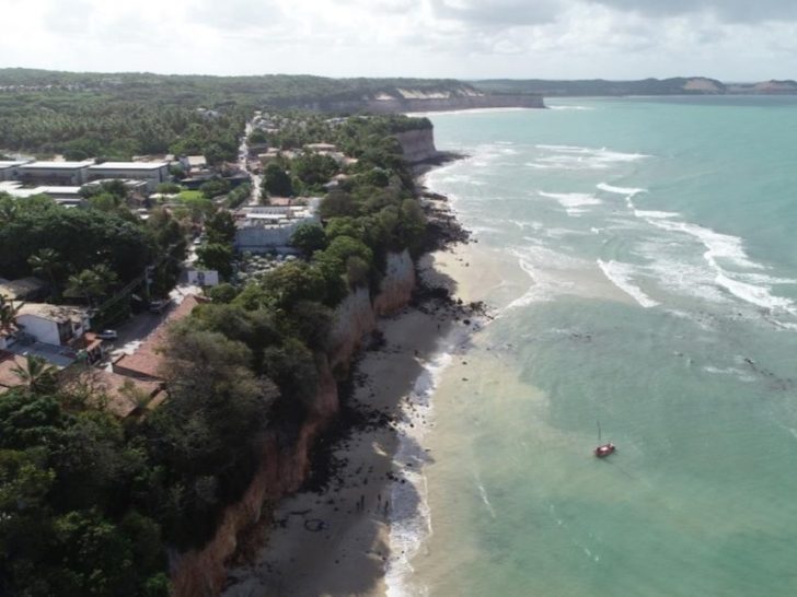 Vista aérea falésia de Pipa Tibau do Sul — Foto: Idema