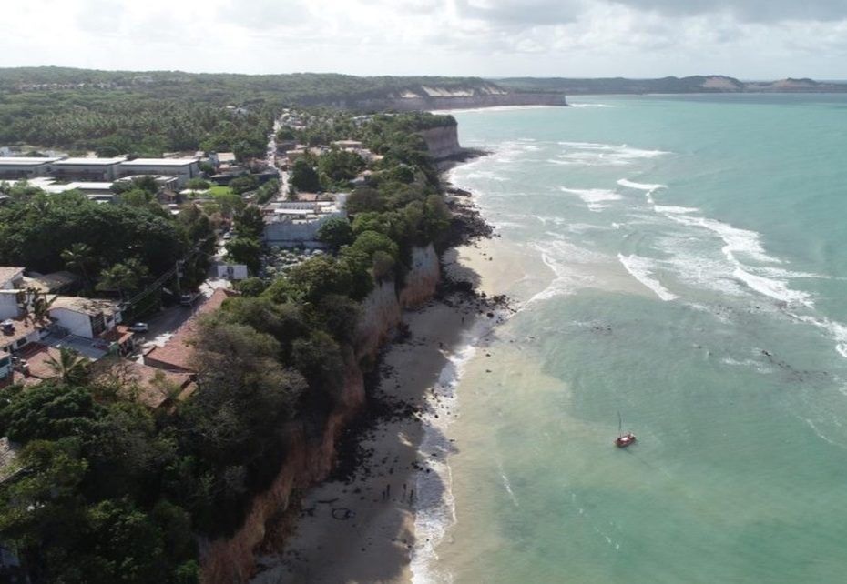 Vista aérea falésia de Pipa Tibau do Sul — Foto: Idema