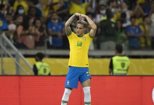 Antony comemora gol em vitória da seleção brasileira sobre o Paraguai - Foto: Lucas Figueiredo / CBF