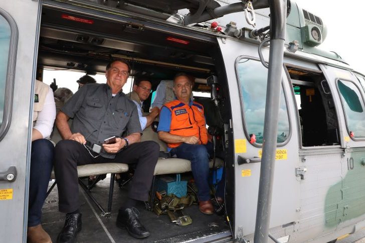 Bolsonaro faz sobrevoo sobre as cidades atingidas pelas chuvas no estado de São Paulo - Foto: Clauber Cleber Caetano/PR