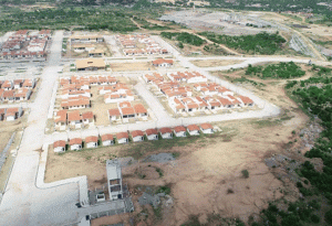 As casas têm 58 metros quadrados de área construída, com dois quartos, sala, cozinha, banheiro, alpendre e lavanderia externa. - Foto: Elisa Elsie/Governo do RN