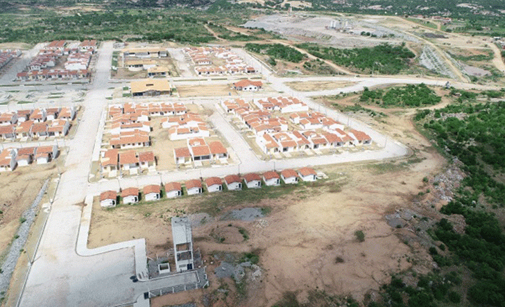 As casas têm 58 metros quadrados de área construída, com dois quartos, sala, cozinha, banheiro, alpendre e lavanderia externa. - Foto: Elisa Elsie/Governo do RN