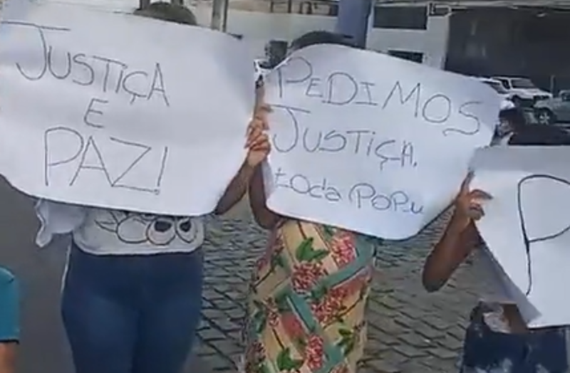 Mulher faz protesto por suposta violência policial na Grande Natal - Foto: Reprodução