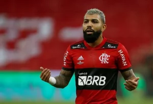 Gabigol é chamado de macaco durante jogo contra o Fluminense - Foto: Getty Images