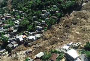 Imagens de drone das áreas de deslizamento de encosta em Petrópolis, em decorrência das fortes chuvas que atingiram, a região serrana do Rio de Janeiro - Foto: TV Brasil/Agência Brasil