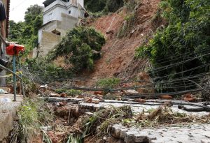 Polícia apreende menor de idade suspeito de golpes em doações para Petrópolis - Foto: Fernando Frazão/Agência Brasil