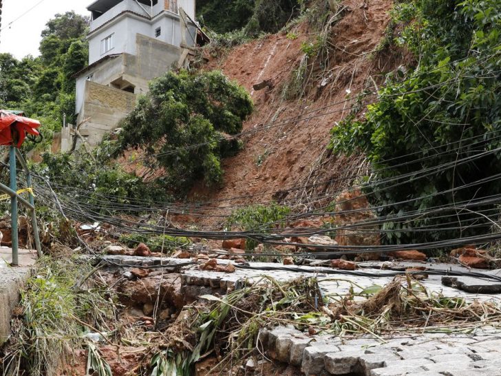 Polícia apreende menor de idade suspeito de golpes em doações para Petrópolis - Foto: Fernando Frazão/Agência Brasil