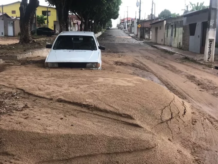 Chuva alaga ruas, invade casas e causa transtornos na Grande Natal - Foto: Cedida