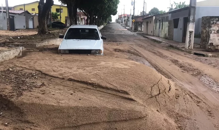 Chuva alaga ruas, invade casas e causa transtornos na Grande Natal - Foto: Cedida