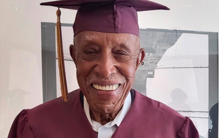 Aos 101 anos de idade, idoso sonho de ensino médio completo - Foto: Reprodução/Facebook