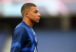 Mbappé pode ganhar R$ 553 por minuto em novo contrato no PSG - Foto: Michael Regan/UEFA/GettyImages