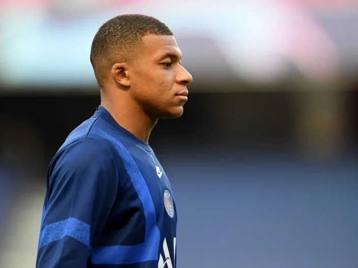 Mbappé pode ganhar R$ 553 por minuto em novo contrato no PSG - Foto: Michael Regan/UEFA/GettyImages