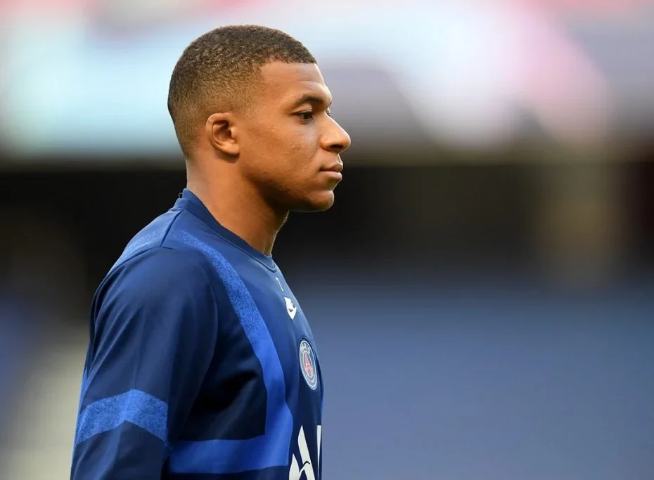 Mbappé pode ganhar R$ 553 por minuto em novo contrato no PSG - Foto: Michael Regan/UEFA/GettyImages