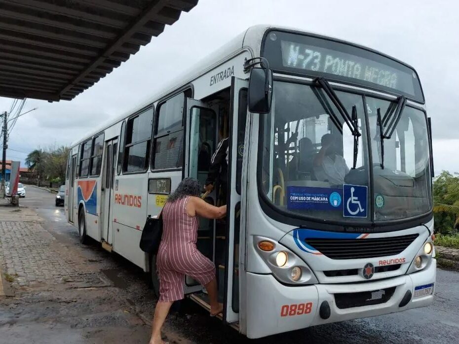 Motoristas de ônibus fecharam acordo com empresários e cancelaram greve em Natal - Foto: Reprodução