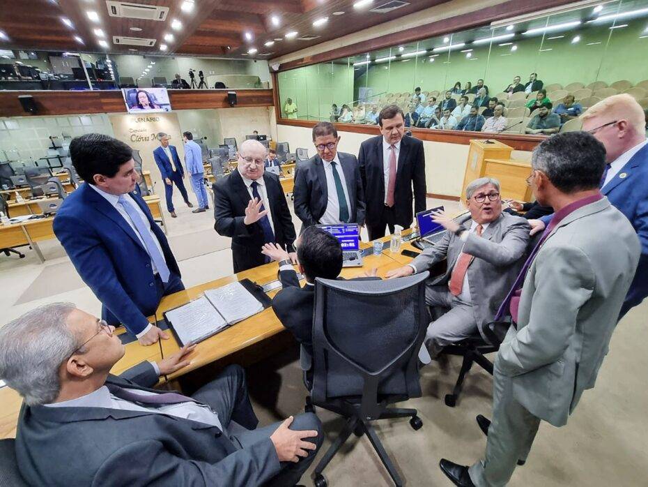 Deputados reunidos durante sessão plenária da Assembleia Legislativa - Foto: Eduardo Maia / ALRN