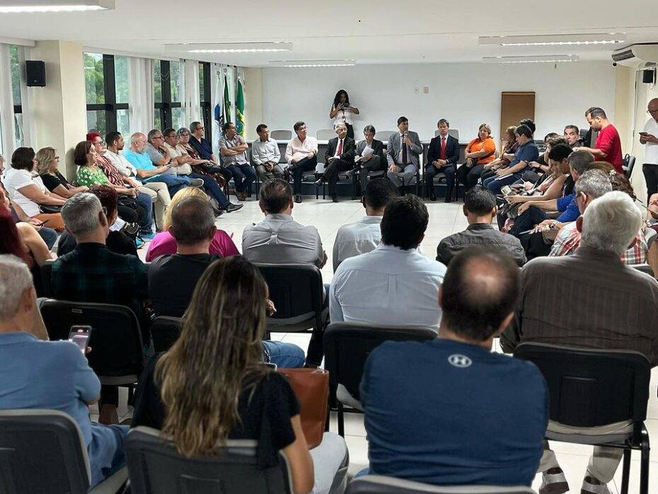 Representantes de servidores se reuniram na última segunda-feira (22) com o Governo do Estado para discutir efeitos da decisão do TCE - Foto: Sead / Reprodução