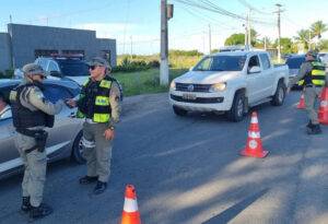 A blitz, que foi montada no distrito do Bonfim, culminou ainda na autuação administrativa de nove condutores - Foto: PMRN