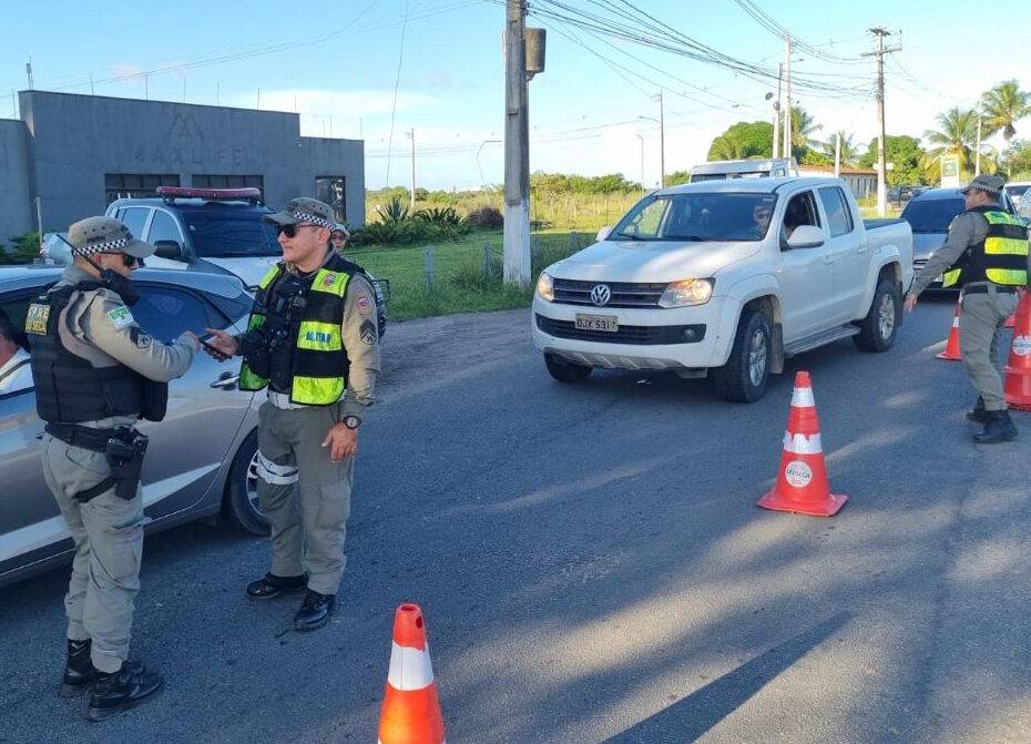 A blitz, que foi montada no distrito do Bonfim, culminou ainda na autuação administrativa de nove condutores - Foto: PMRN