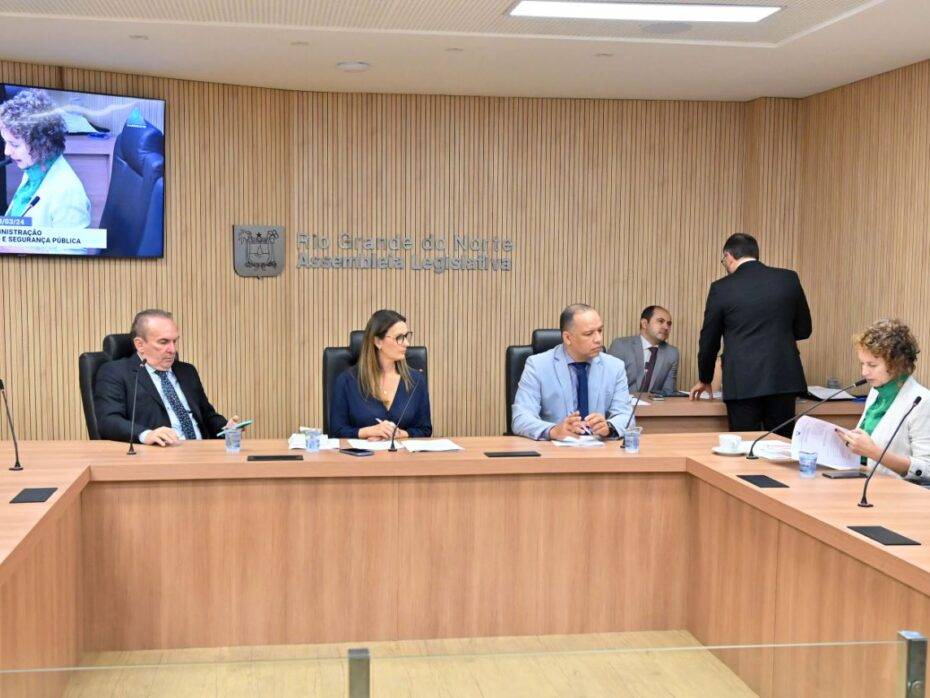 Deputados em reunião da Comissão de Administração da Assembleia Legislativa nesta quarta-feira (13) - Foto: João Gilberto / ALRN