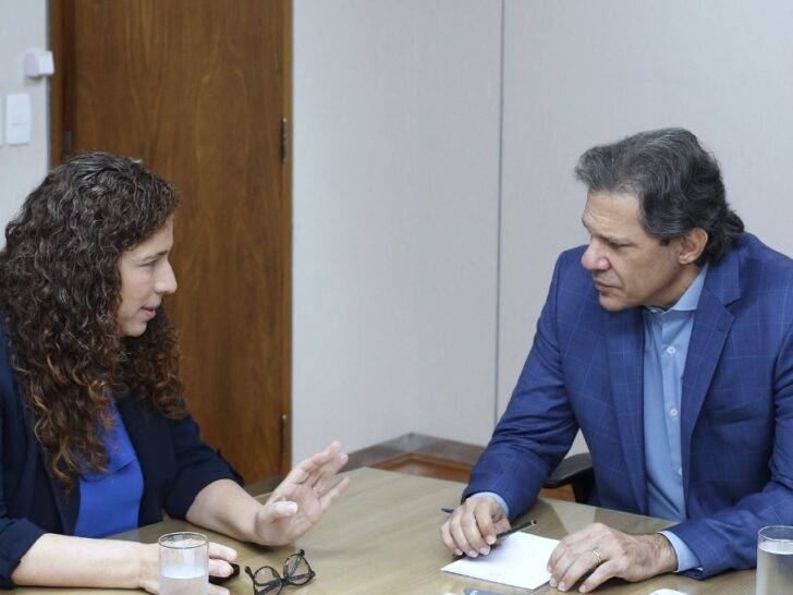 Ministra Esther Dweck (Gestão) em reunião com ministro Fernando Haddad (Fazenda) - Foto: Adalberto Marques / MGI