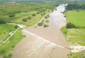 Imagem aérea mostra pontilhão submerso em São Gonçalo do Amarante - Foto: Wendell Jefferson / Cedida