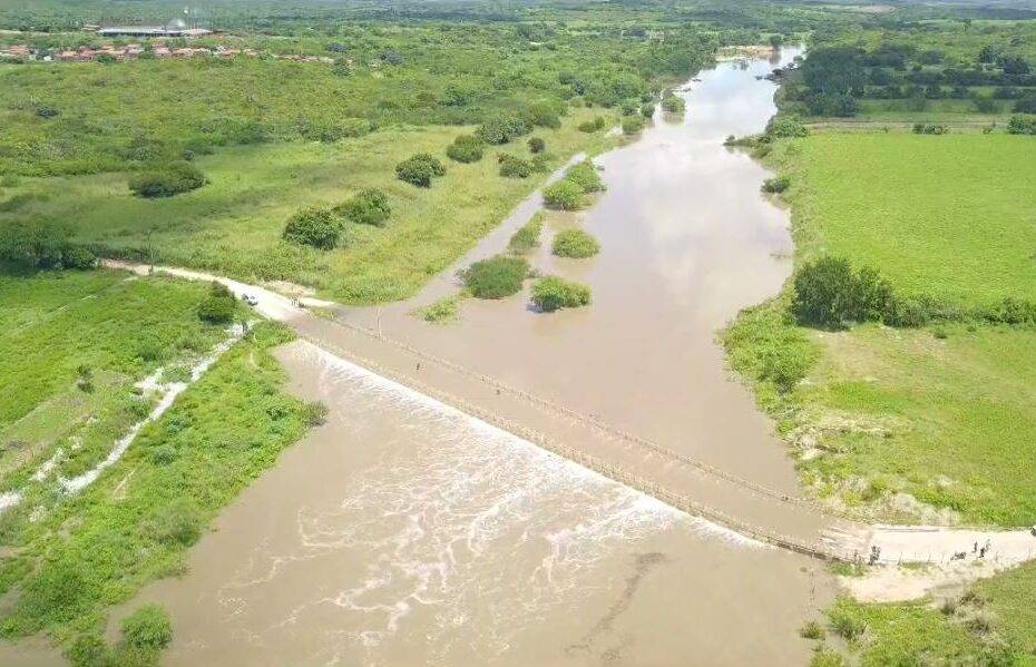 Imagem aérea mostra pontilhão submerso em São Gonçalo do Amarante - Foto: Wendell Jefferson / Cedida