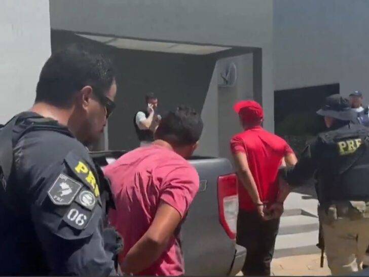 Vídeo mostra fugitivos sendo conduzidos por policiais logo após serem recapturados - Foto: Reprodução