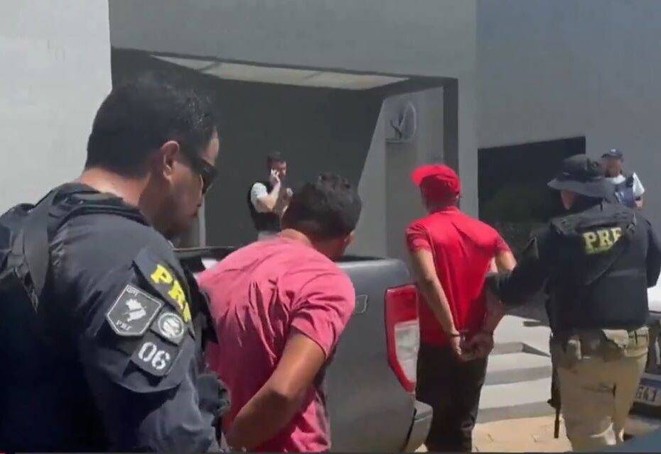 Vídeo mostra fugitivos sendo conduzidos por policiais logo após serem recapturados - Foto: Reprodução