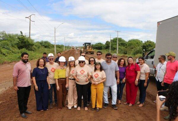 Governadora do RN, Fátima Bezerra, visita canteiro de obras da RN-117, entre Mossoró e Governador Dix-Sept Rosado - Foto: Carlos Costa / Governo do RN