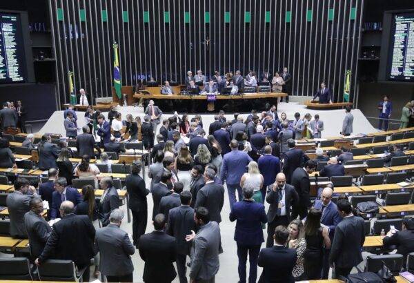 Plenário da Câmara em sessão conjunta do Congresso Nacional nesta terça-feira (28) - Foto: Zeca Ribeiro / Câmara