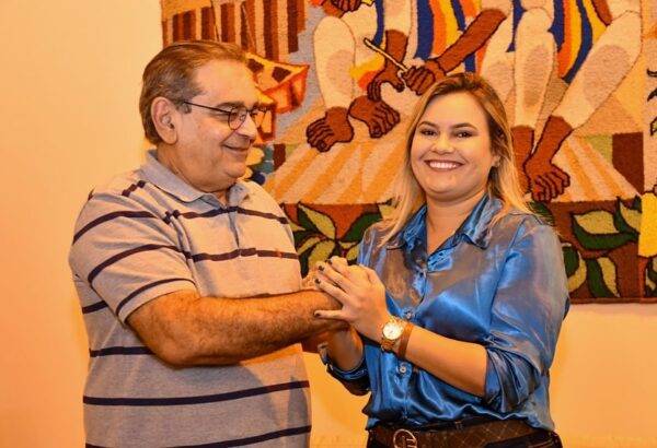 Prefeito Álvaro Dias com sua secretária de Planejamento, Joanna Guerra - Foto: Reprodução