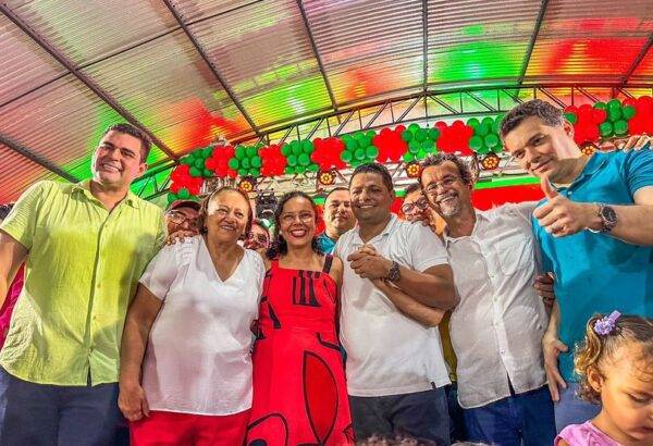 Lideranças políticas reunidas durante lançamento da chapa Eraldo/Poti em São Gonçalo - Foto: Reprodução