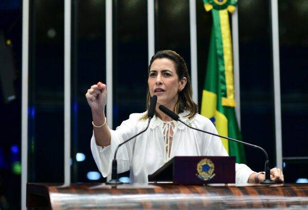 Senadora Soraya Thronicke desafia atriz que encenou aborto a simular estupro