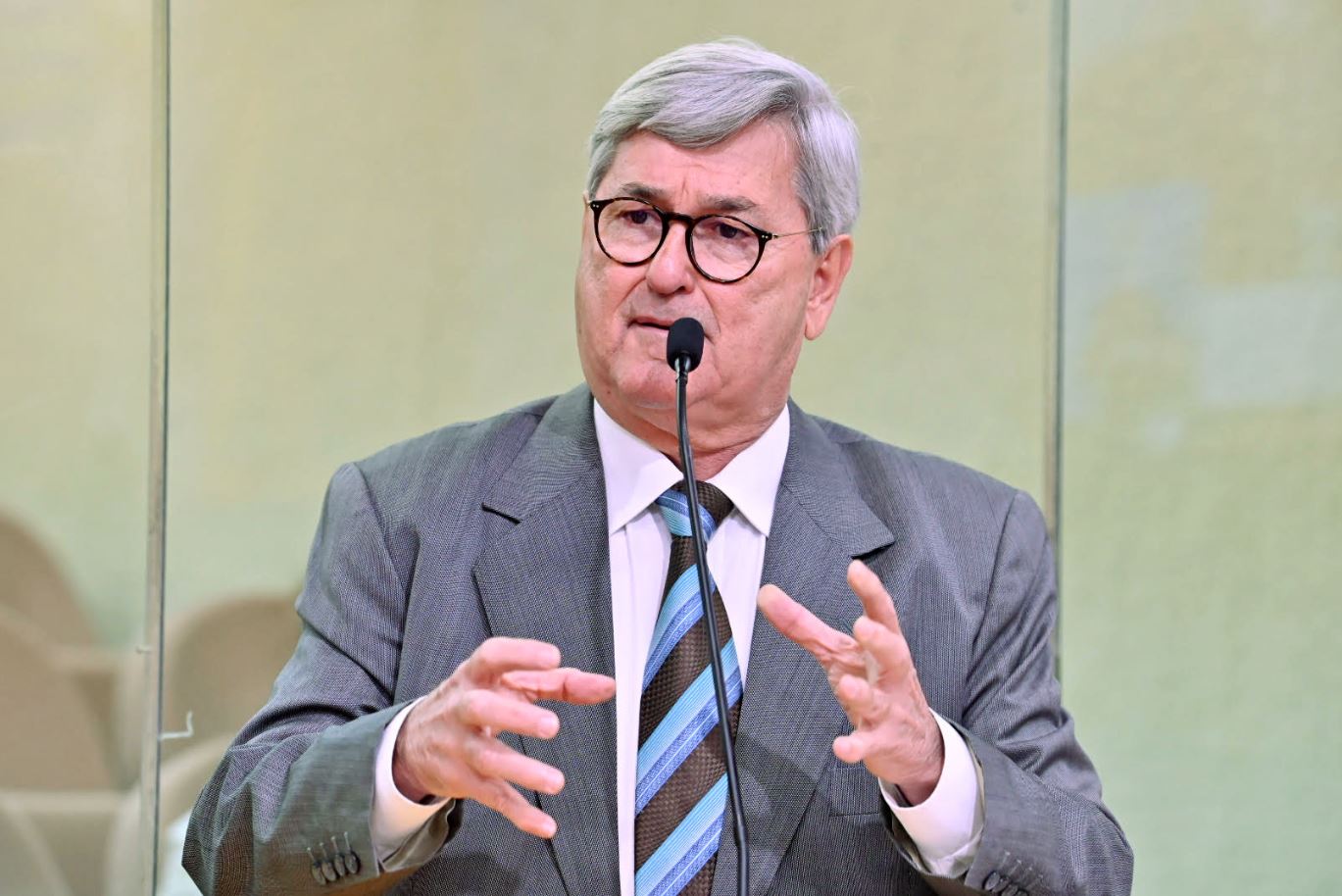 Deputado estadual Tomba Farias (PSDB) durante pronunciamento na Assembleia Legislativa - Foto: João Gilberto / ALRN