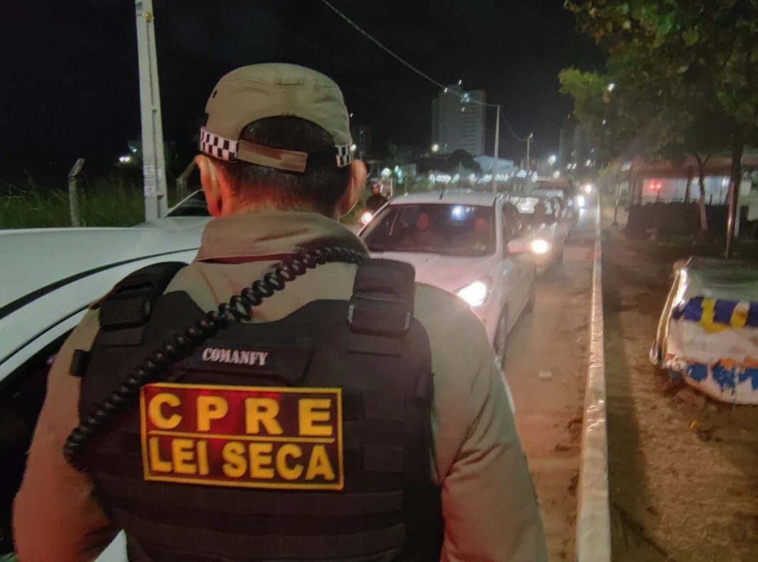 O Comando de Policiamento Rodoviário Estadual (CPRE) realizou uma operação de fiscalização na tarde deste domingo 15 no bairro de Santos Reis, zona leste de Natal, que resultou na prisão de um homem de 33 anos por dirigir embriagado.