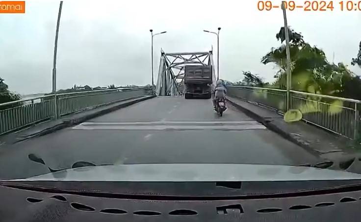 Ponte colapsa durante passagem de supertufão e joga caminhão em rio no Vietnã