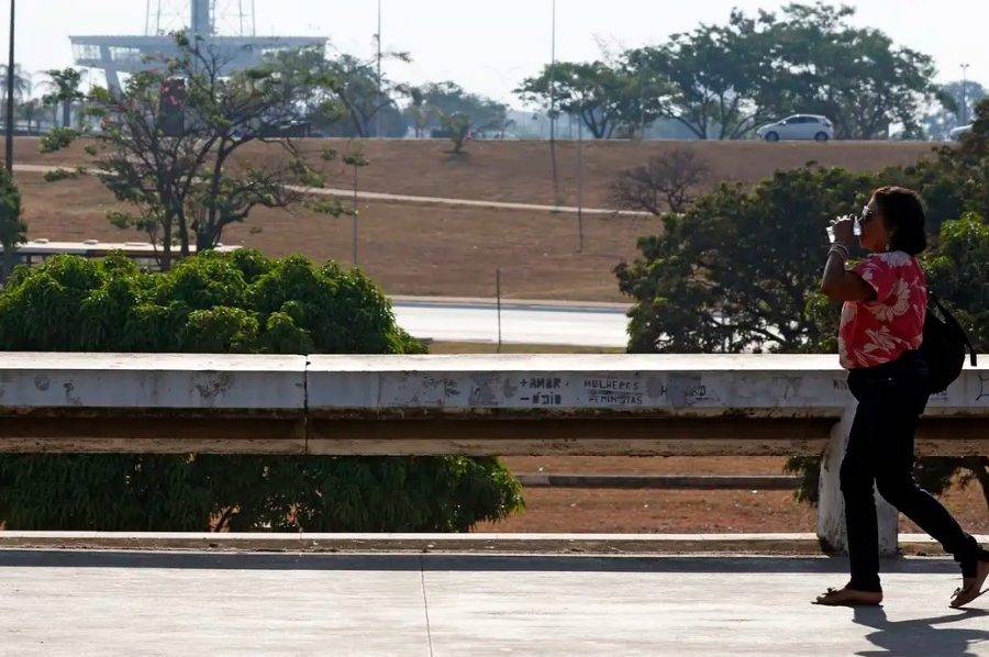 Em alguns locais a umidade relativa do ar pode ficar abaixo de 12%. Foto: Agência Brasil