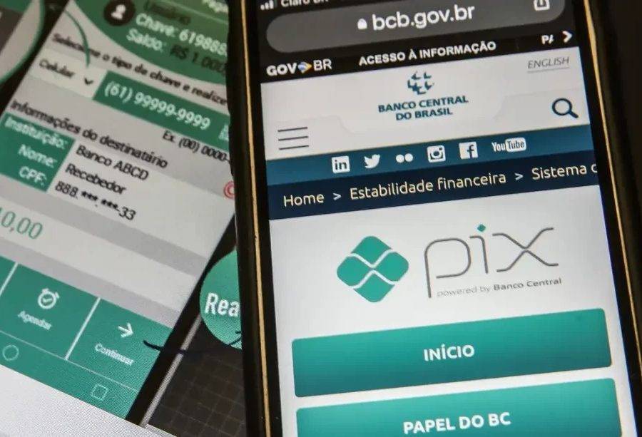 Banco Central (BC) anunciou que o Pix por aproximação será implementado em fevereiro de 2025, quando todas as instituições financeiras credenciadas ao BC estarão obrigadas a disponibilizar essa modalidade de pagamento por meio de iniciadores de pagamento autorizados.