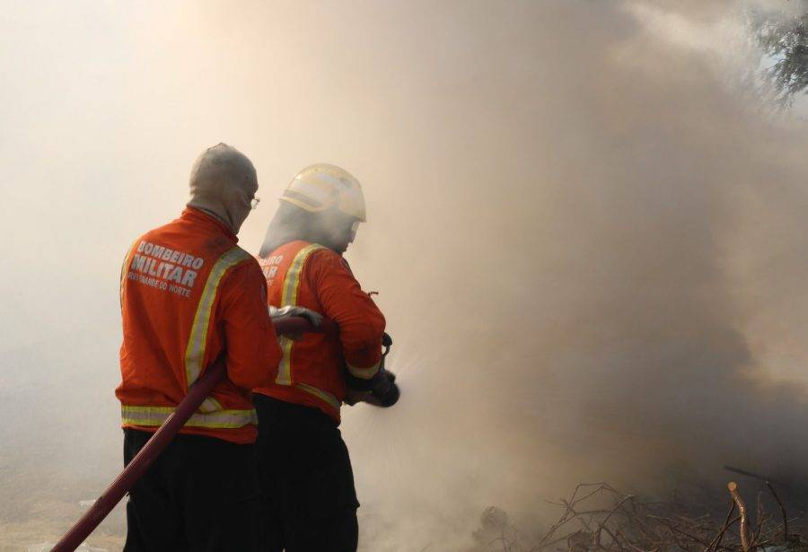 A operação faz parte de um esforço contínuo para controlar os focos de calor e preservar a vida e o meio ambiente. Foto: Bombeiros do RN